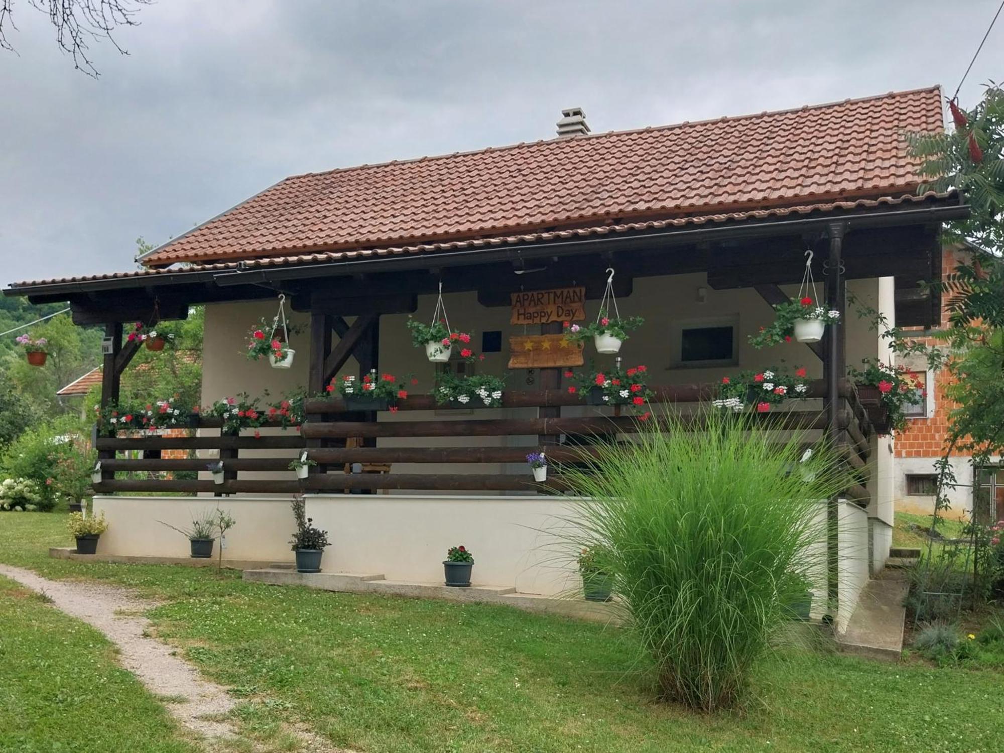 Guest House Happy Day Szluin Kültér fotó