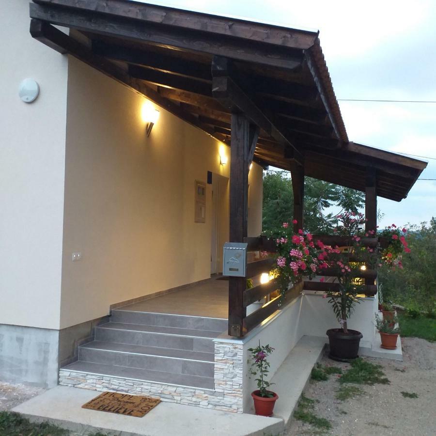 Guest House Happy Day Szluin Kültér fotó
