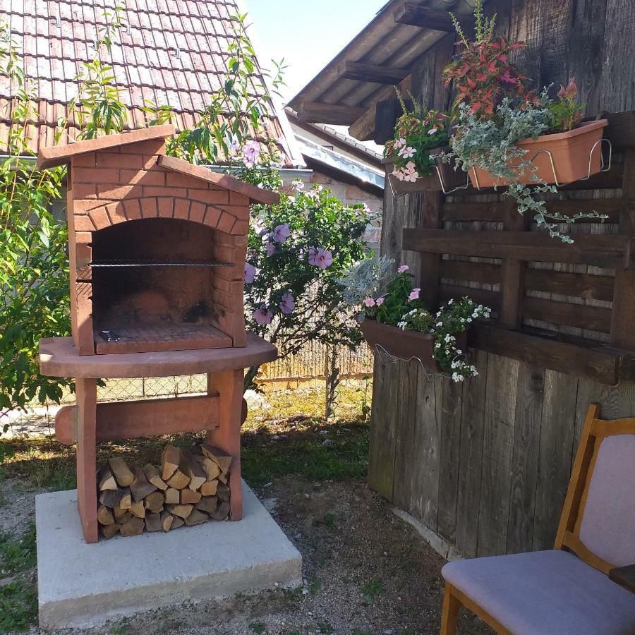 Guest House Happy Day Szluin Kültér fotó